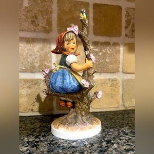 Goebel Hummel Apple Tree Girl collectible